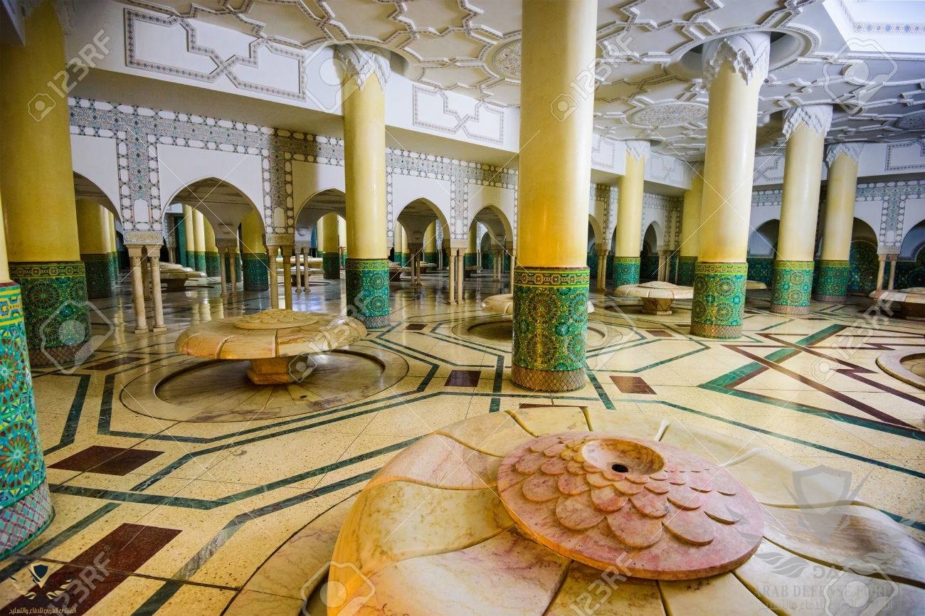 38840950-casablanca-maroc-la-salle-de-lavage-wudu-de-la-grande-mosquée-hassan-ii-le-rituel-du-...jpg