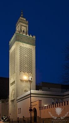 Minaret_mosque_of_Paris.jpg