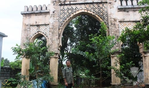 the-entrance-the-morocco-gate-was-decorated-in-the-arabian-style-source-tuoitrenews-vn-1879926...jpg