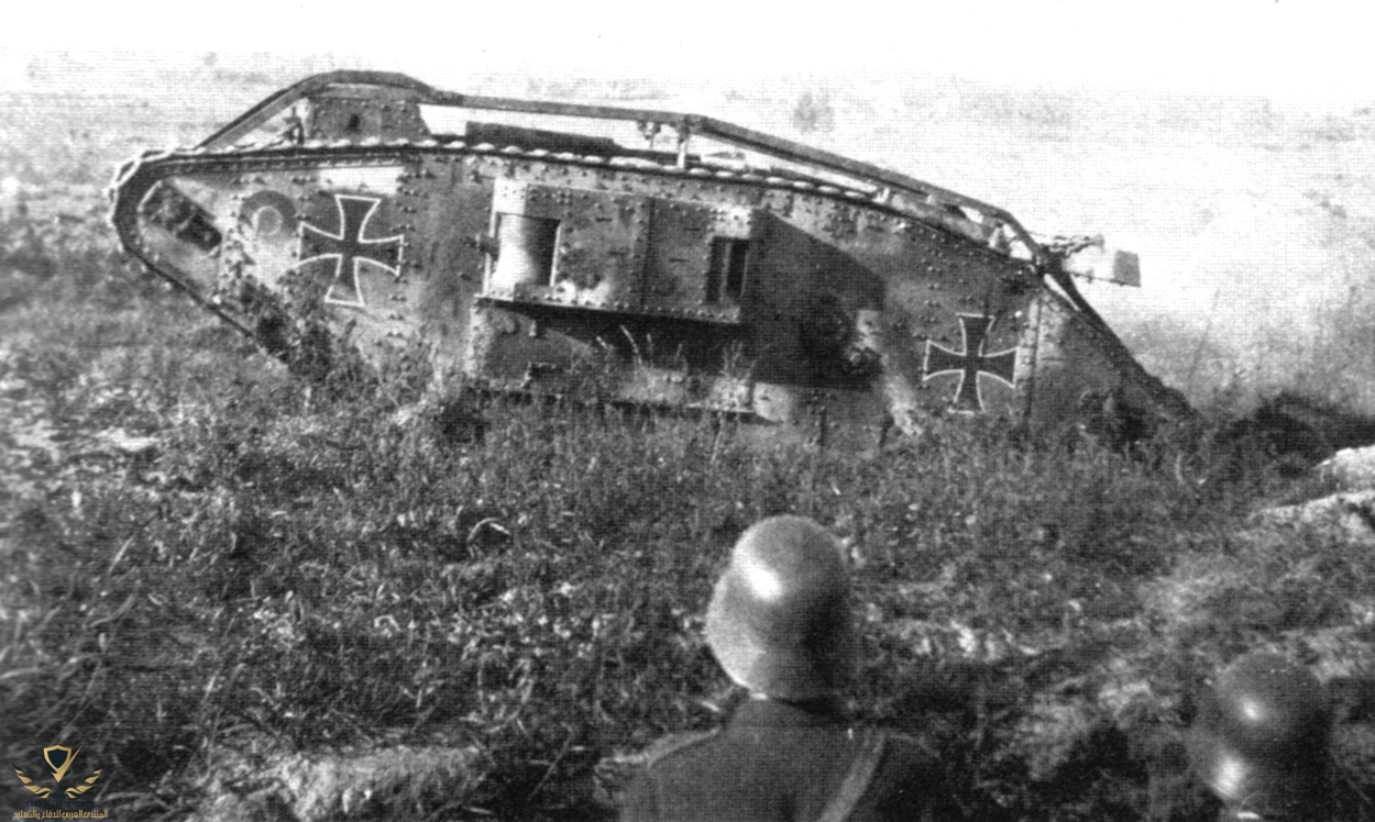 CapturedMkIVFemaleTankInGermanService1918.jpg