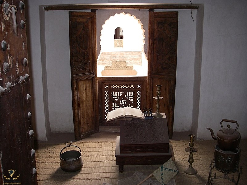 800px-Marrakech_Médersa_Ben_Youssef_interior.jpg