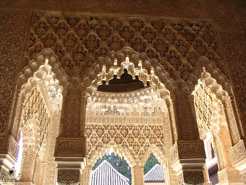 800px-Arcos_en_patio_de_los_leones,_la_Alhambra.jpg