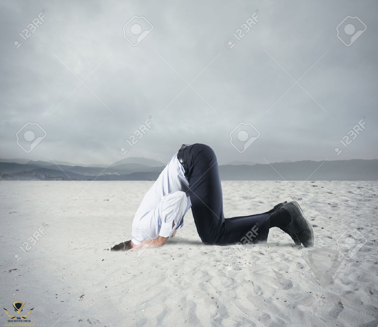 67428261-affaires-afraid-cacher-sa-tête-sous-le-sol-comme-une-autruche-la-peur-de-la-notion-de...jpg