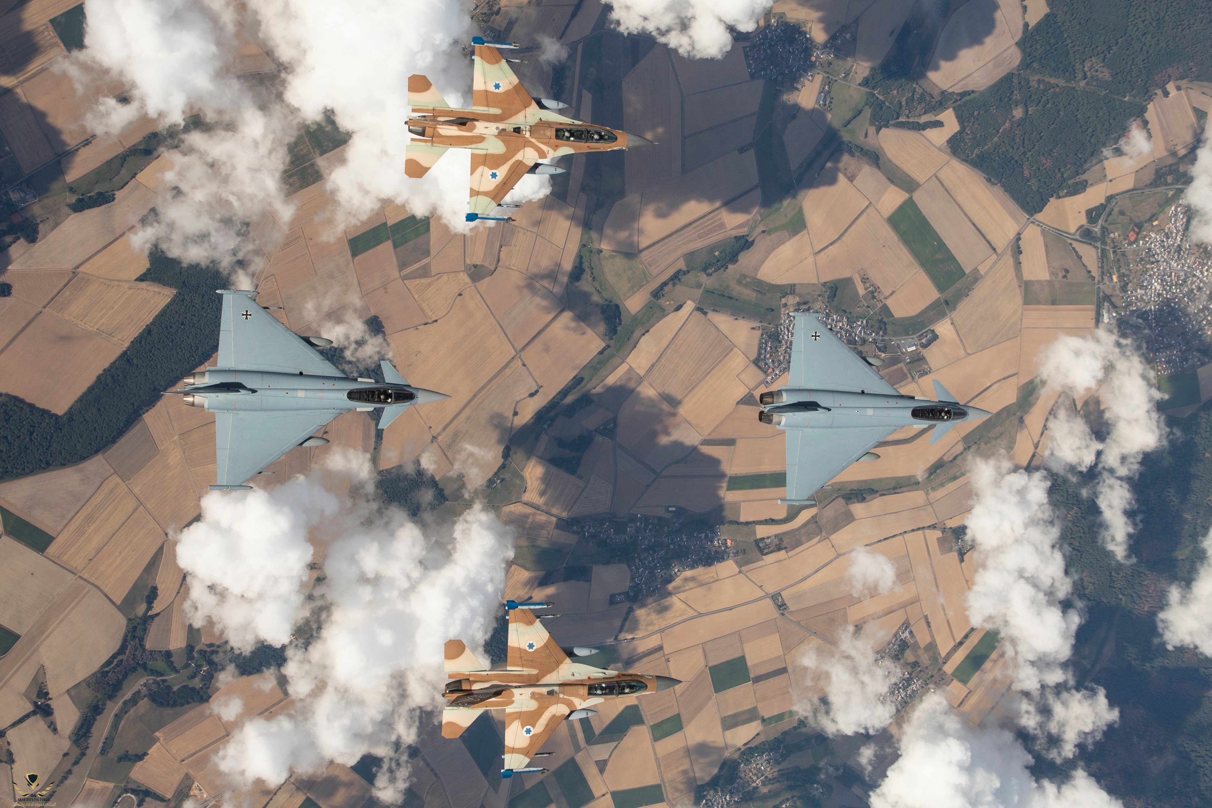Eft74ZsWkAAmP35.jpg