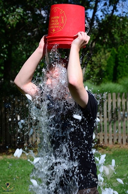 Doing_the_ALS_Ice_Bucket_Challenge_(14927191426).jpg