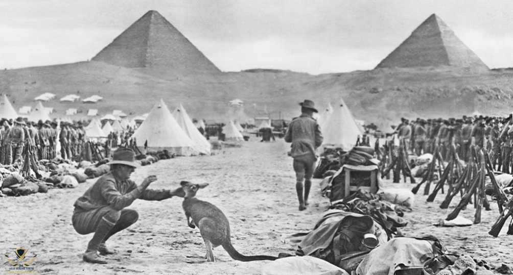 Australian_9th_and_10th_battalions_Egypt_December_1914_AWM_C02588.jpeg
