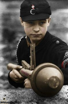 e759bee8d996d87fa92323f33cbcc376--hitler-youth-ww-uniforms.jpg