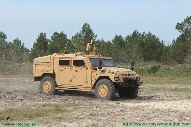 Sherpa_light_scout_4x4_wheeled_tactical_armoured_vehicle_Renault_Trucks_Defense_French_Defence...jpg