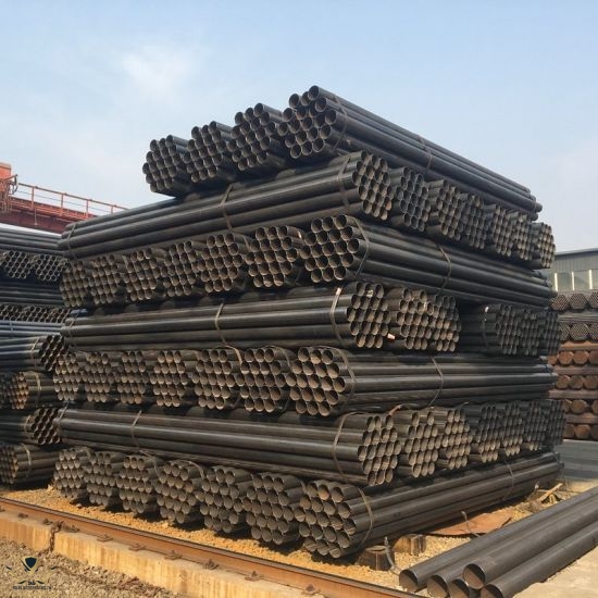 ASTM-A53-API-5L-BS1387-ERW-Black-Steel-Pipes-with-Anti-Rusted-Oil.jpg