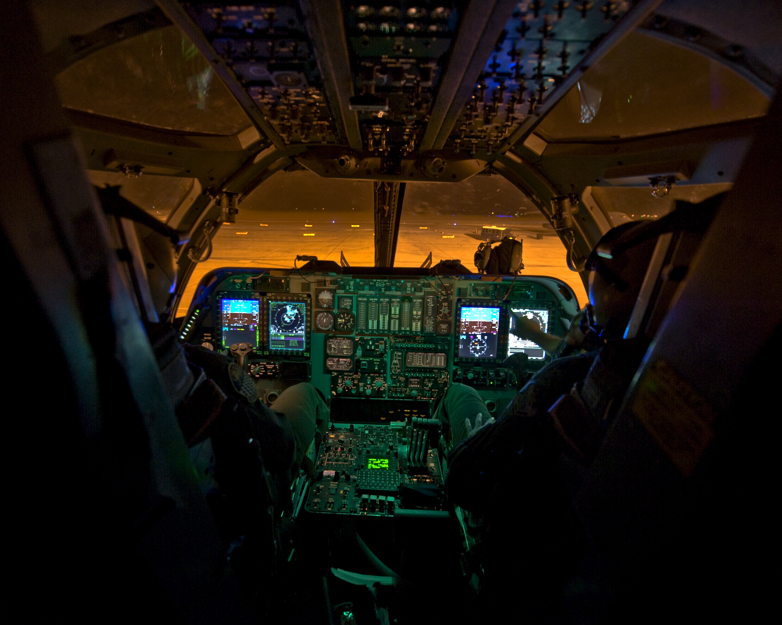 B-1_cockpit_(12189640256).jpg