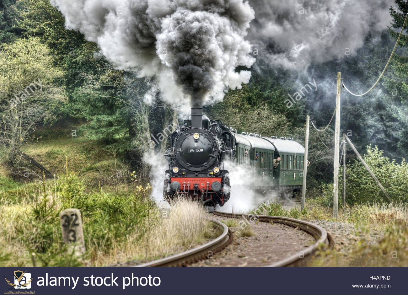 train-driving-in-an-s-bend-steam-engine-smoking-heavily-H4APND.jpg