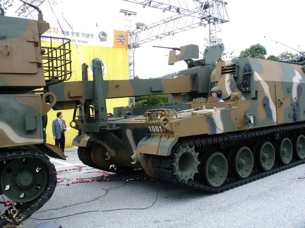 K10_loader_ammunition_K9_self-propelled_howitzer_South_Korea_South_Korean_Army_003.jpg