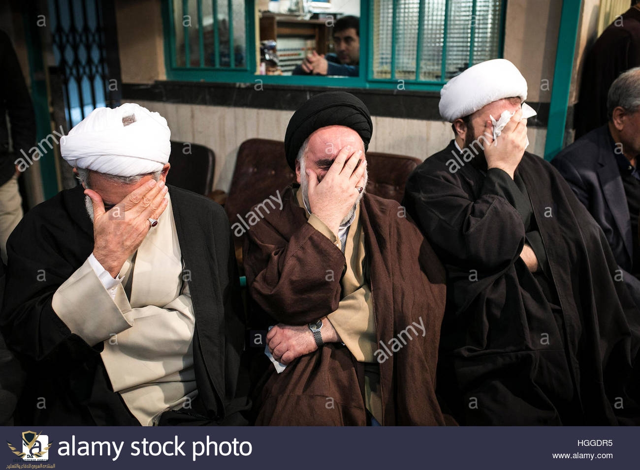 tehran-iran-9th-jan-2017-iranian-clerics-cry-during-a-mourning-ceremony-HGGDR5.jpg