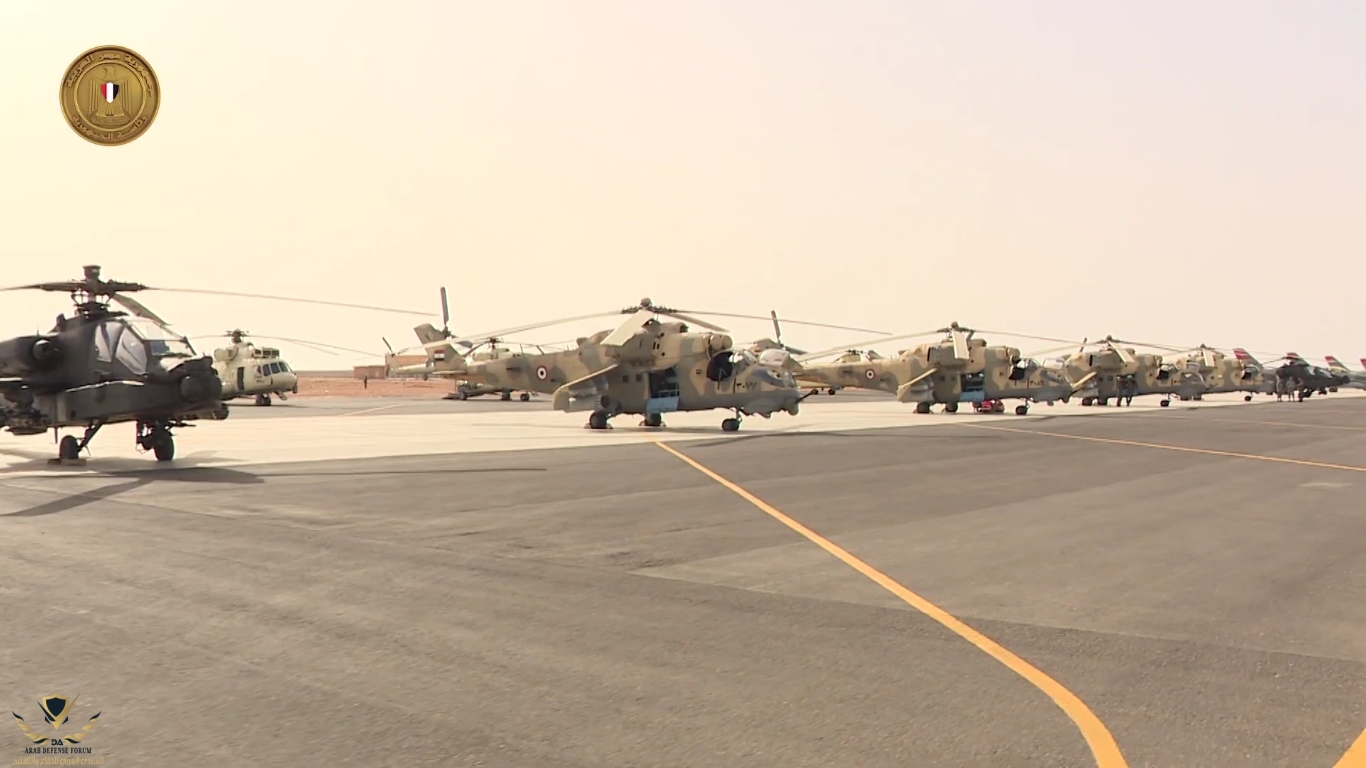  عبد الفتاح السيسي يتفقد الوحدات المقاتلة للقوات الجوية بالمنطقة الغربية العسكرية[(000215)2020...JPG