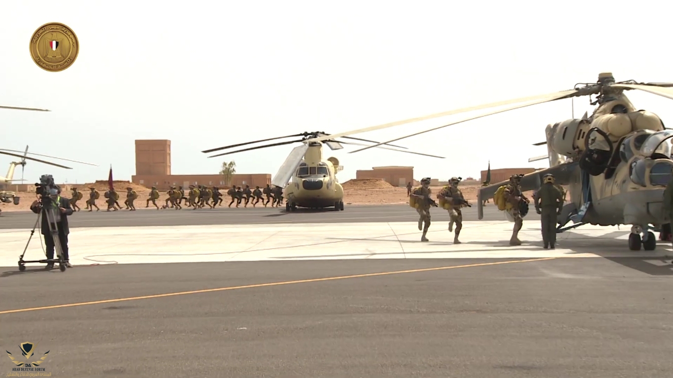  عبد الفتاح السيسي يتفقد الوحدات المقاتلة للقوات الجوية بالمنطقة الغربية العسكرية[(001601)2020...JPG