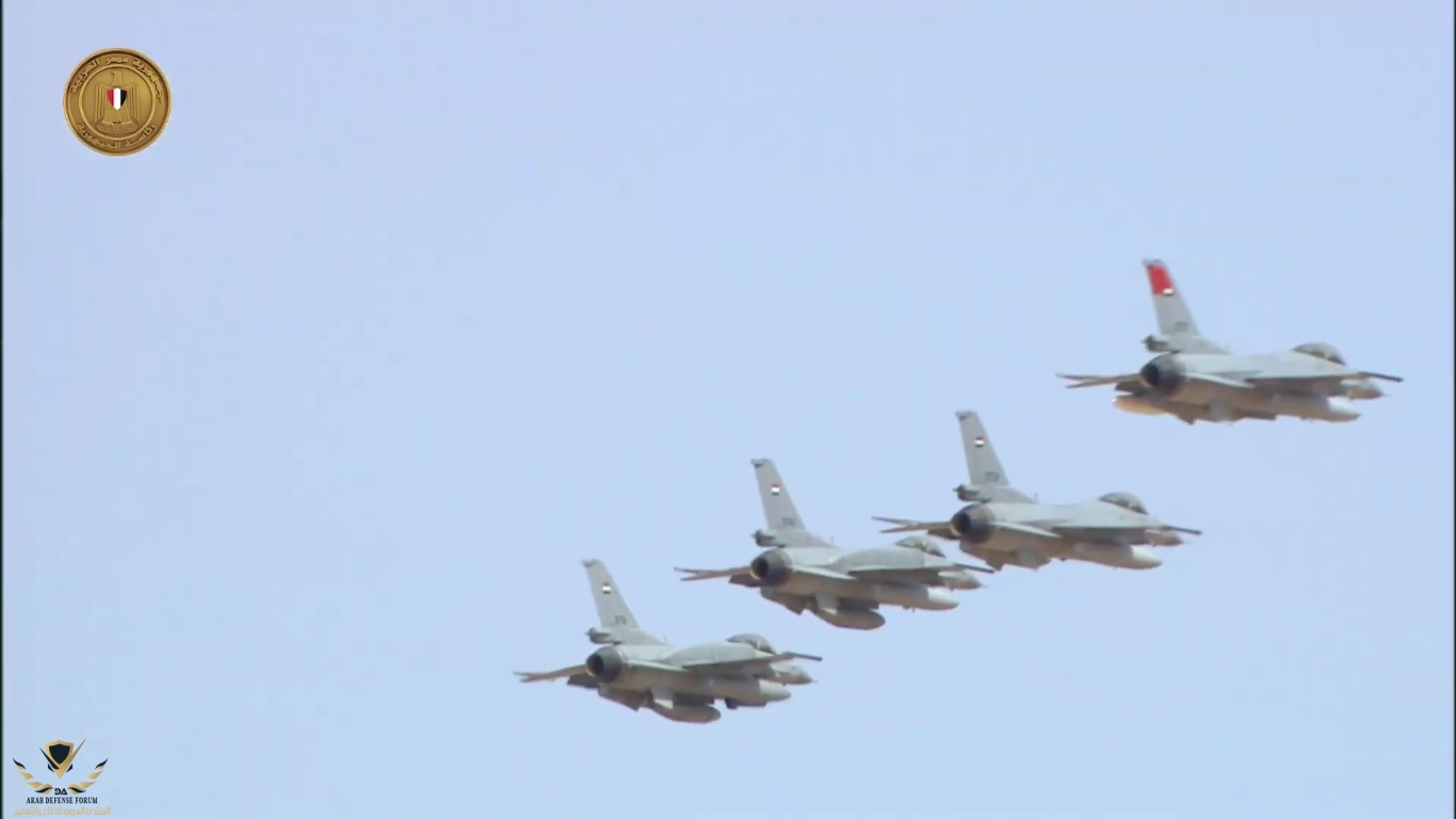  عبد الفتاح السيسي يتفقد الوحدات المقاتلة للقوات الجوية بالمنطقة الغربية العسكرية[(002761)2020...JPG