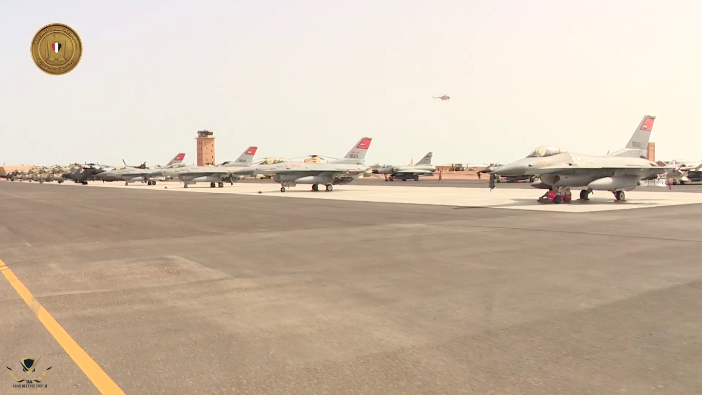  عبد الفتاح السيسي يتفقد الوحدات المقاتلة للقوات الجوية بالمنطقة الغربية العسكرية[(006376)2020...JPG