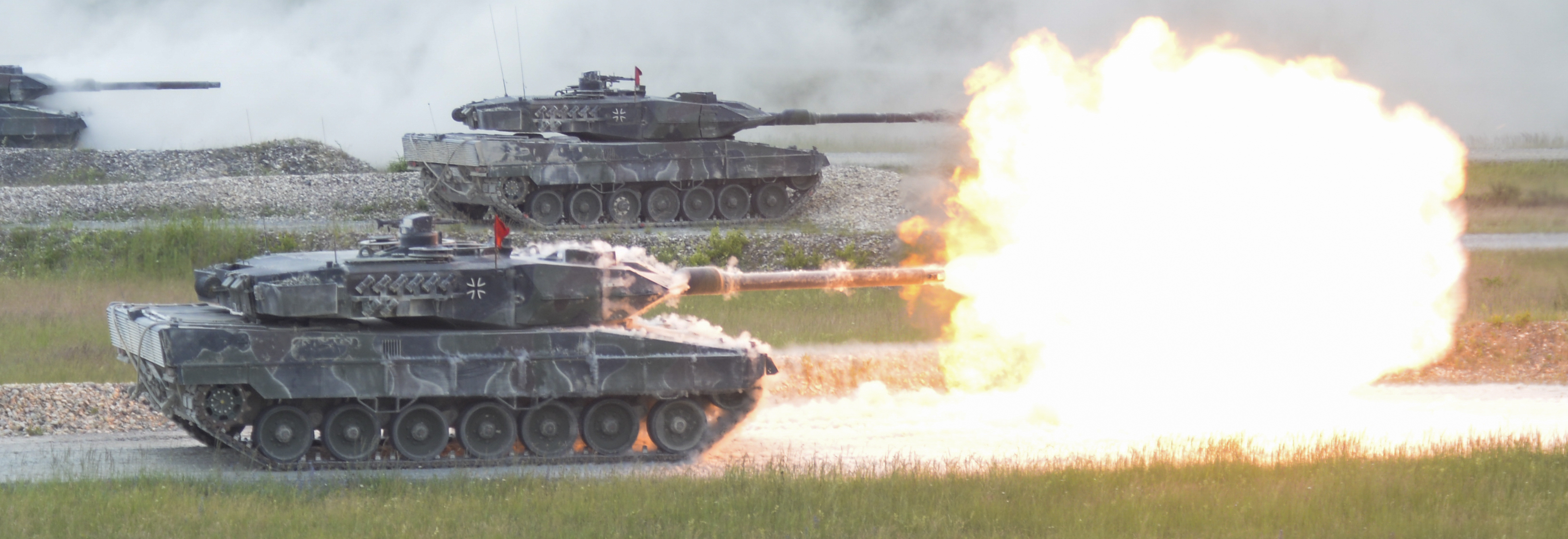 German_Leopard_2A6_from_3rd_Panzer_Battalion_fires_it's_main_gun_during_the_shoot-off_of_Stron...jpg