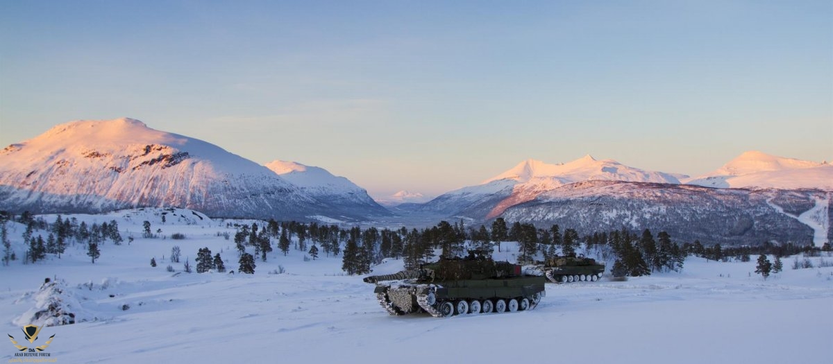 2 stk leopard-2 stridsvogner på setermoen skytefelt under cold response 2014.jpg