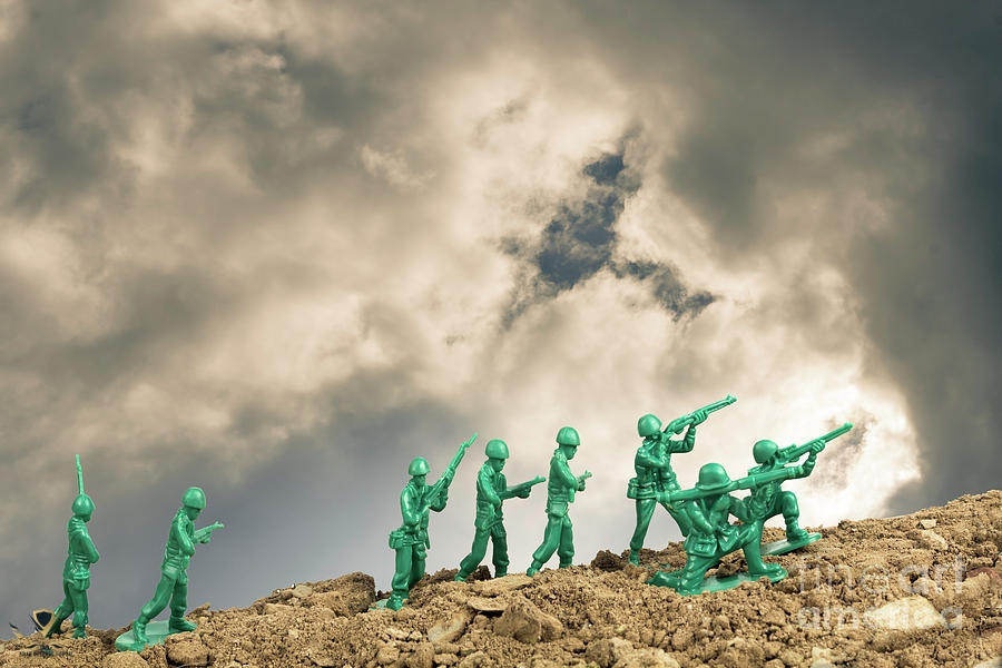 33-toy-soldiers-war-ezume-images.jpg