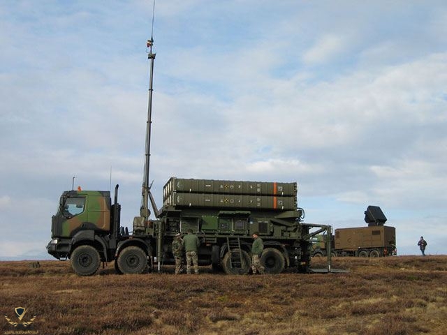samp-t_mamba_surface-to-air_missile_medium_range_land_air_defense_system_French_Army_France_64...jpg