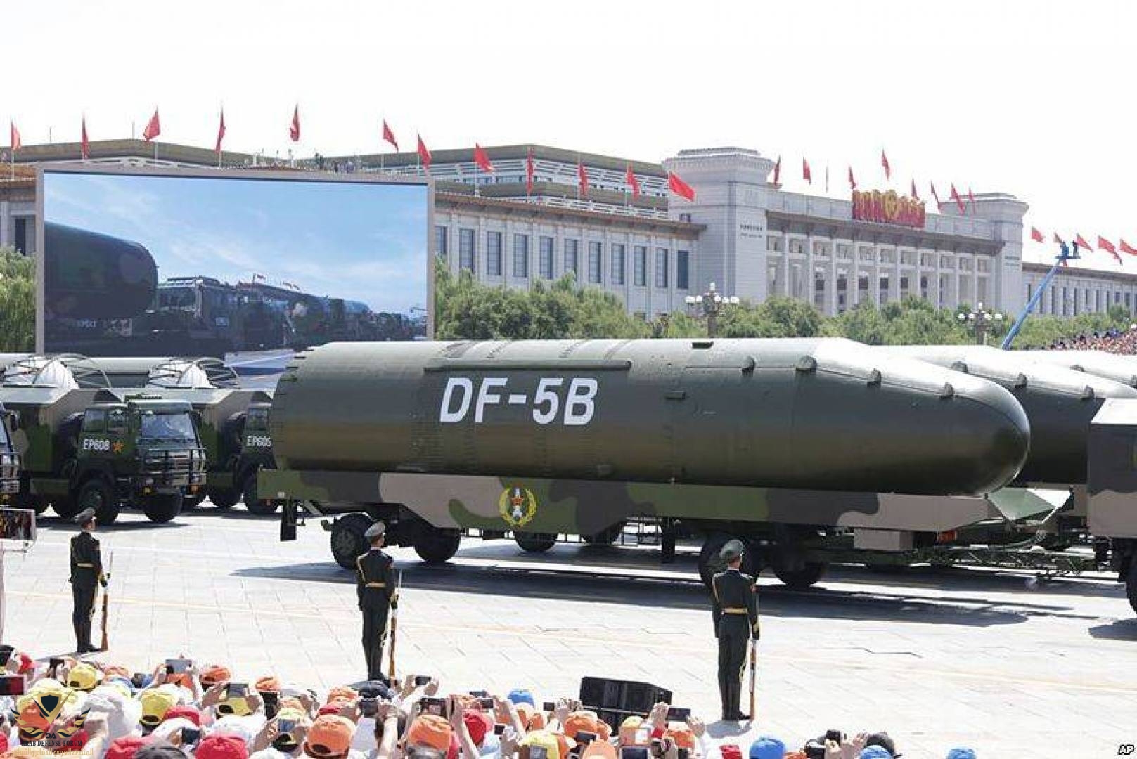 DF-5B_intercontinental_ballistic_missiles_during_2015_China_Victory_Day_parade_901930_highres.jpg