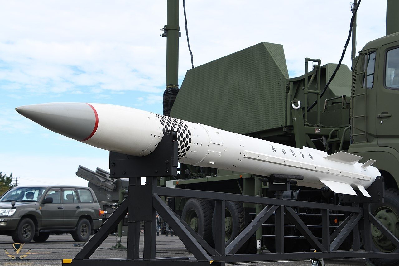 1280px-JASDF_MIM-104_Patriot_PAC-3_Missile(dummy_model)_left_front_low-angle_view_at_Hamamatsu...jpg
