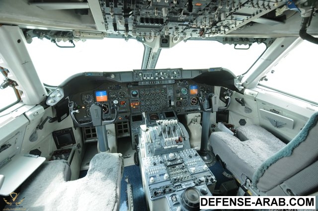 Cockpit-empty-of-Boeing-E-4b.jpg
