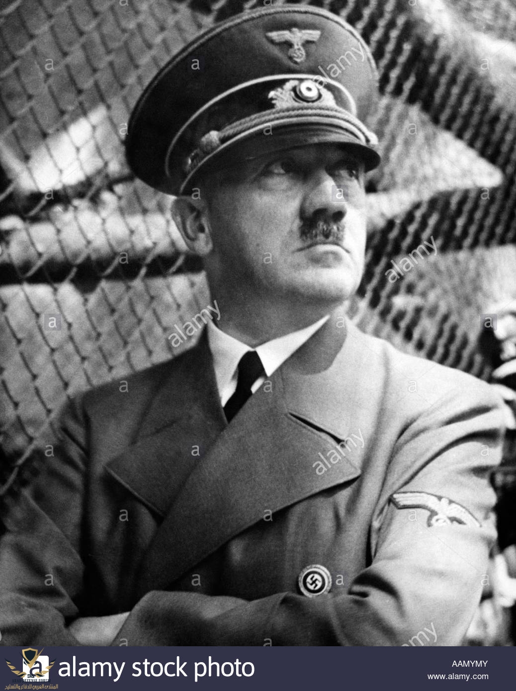 portrait-adolph-hitler-in-uniform-hat-mustache-swastika-pin-world-AAMYMY.jpg