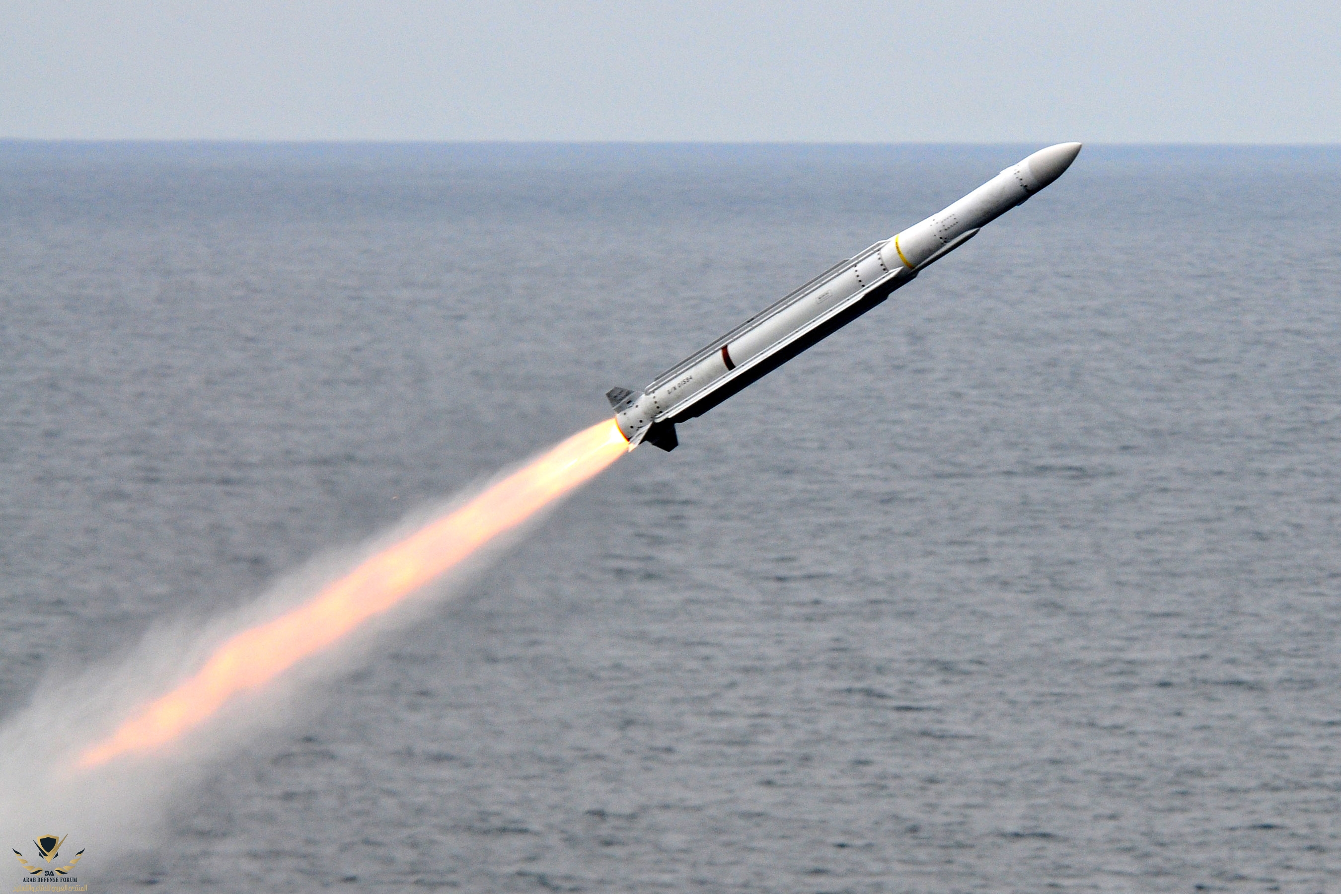 RIM-162_launched_from_USS_Carl_Vinson_(CVN-70)_July_2010.jpg