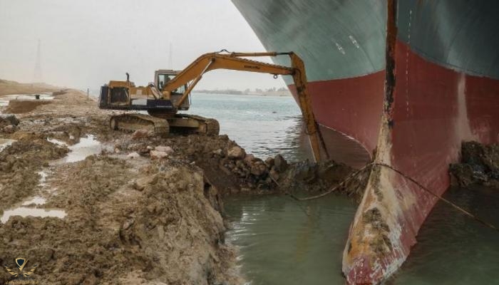 143-111310-suez-canal-ship-sand-intl-hnk_700x400.jpg