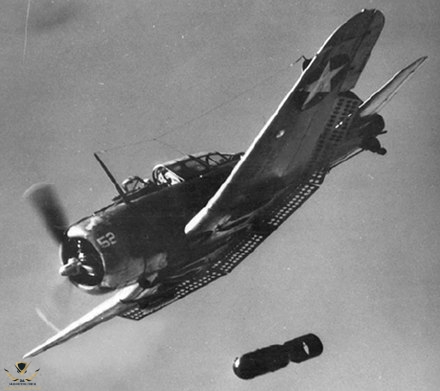 440px-Douglas_SBD_Dauntless_dropping_a_bomb,_circa_in_1942.jpg