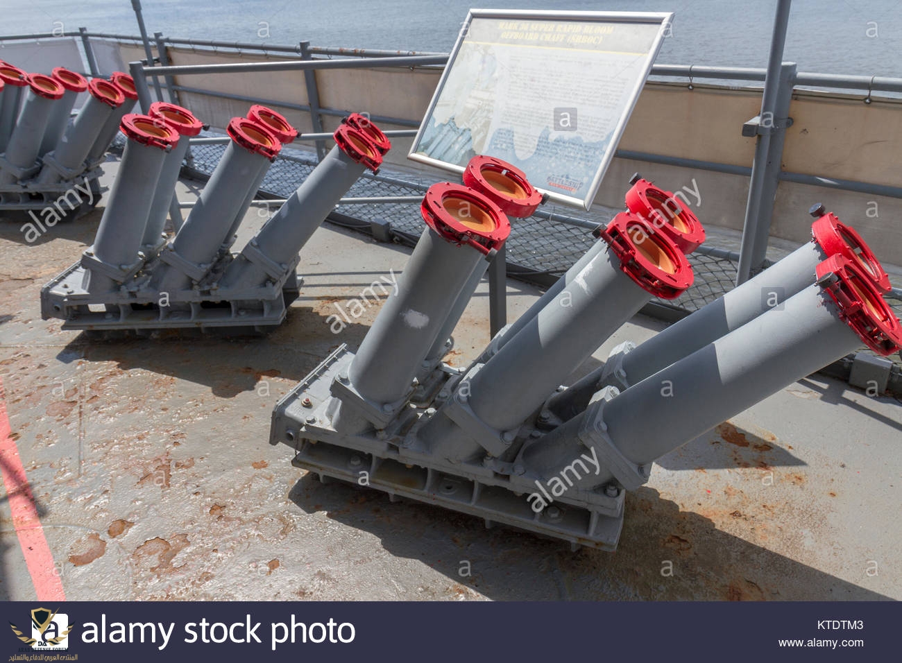 mark-36-super-rapid-bloom-off-board-chaff-srboc-on-the-uss-new-jersey-KTDTM3.jpg