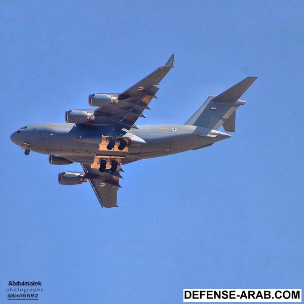 c17 هبوط طائرة الشحن .jpg