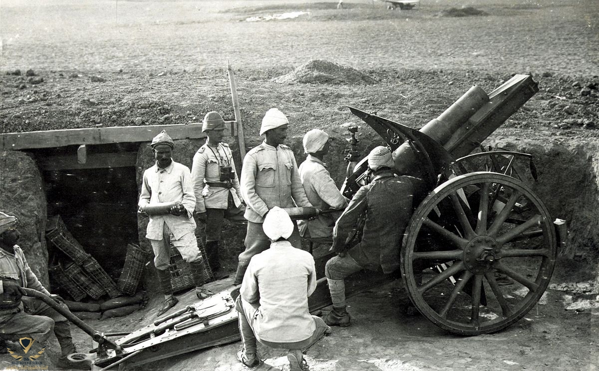 1200px-Turkish_howitzer_10.5cm_leFH_98_09_LOC_00121.jpg