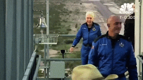 106913481-1626784772119-Blue_Origins_Jeff_Bezos_and_crew_arrive_at_the_launch_site_copy_1.gif
