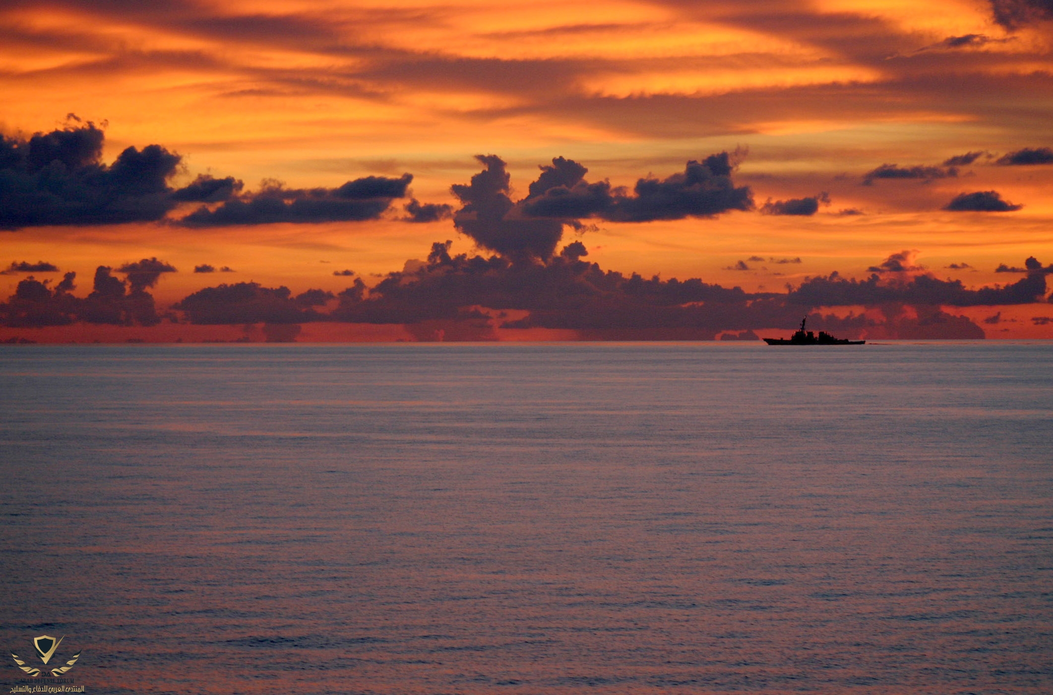 gpw-200702-74-original-UnitedStatesNavy-050525-N-5663H-019-sunset-USS-Rodney-M-Davis-FFG60-200...jpg
