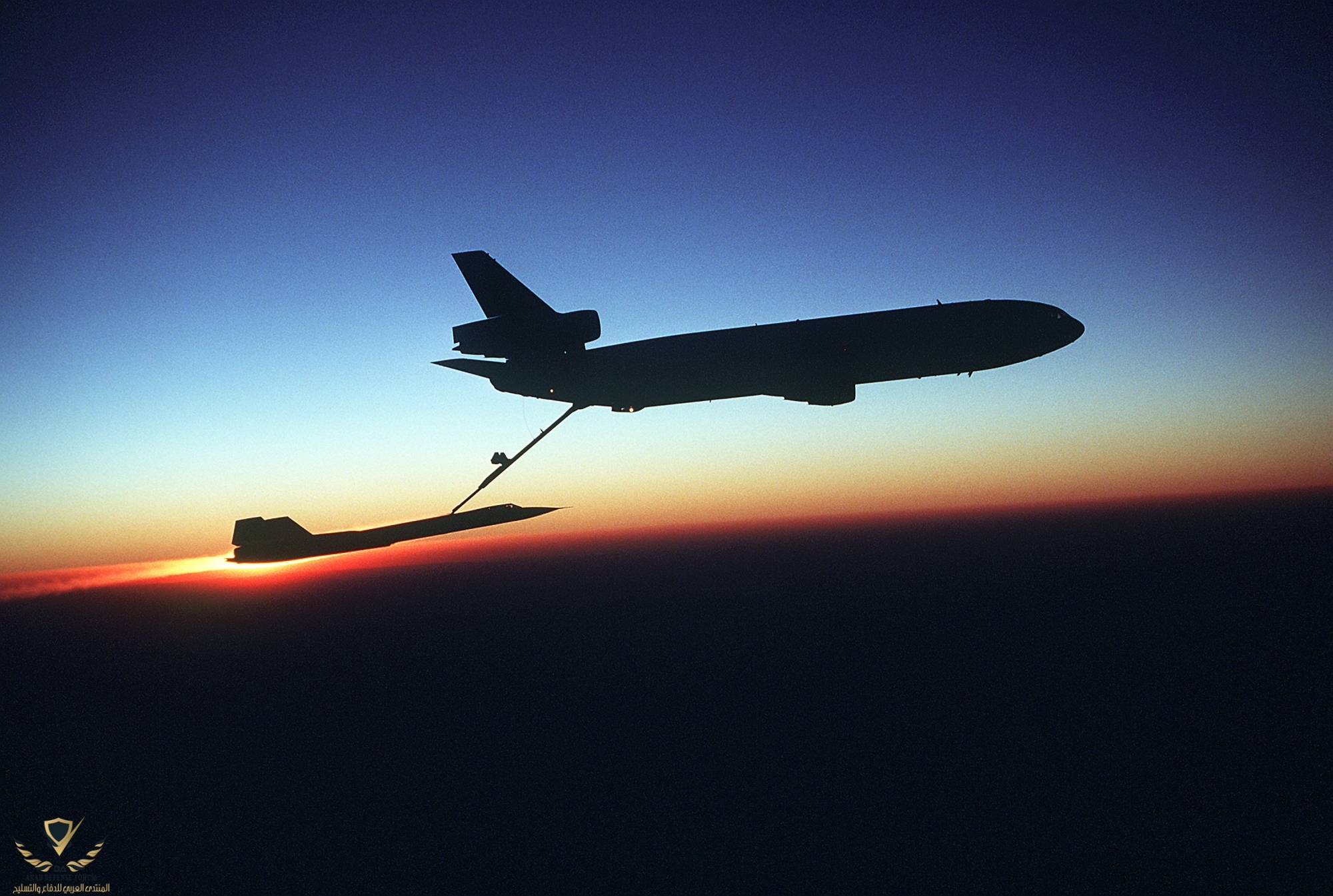 gpw-200702-58-UnitedStatesAirForce-DFST8303355-sunset-KC-10-Extender-refuels-SR-71-Blackbird-1...jpg