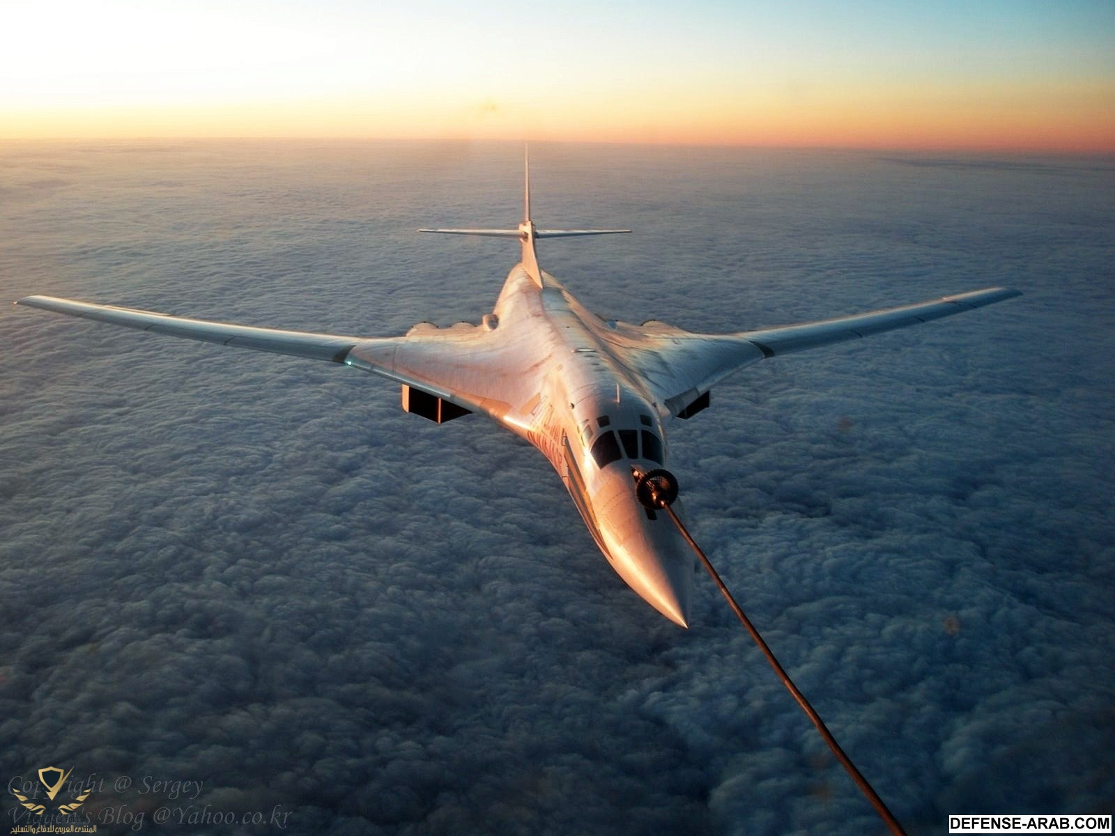 243182_tu-160_-belyj-lebed_-polyot_-oblaka__1600x1200_(www.GdeFon.ru).jpg