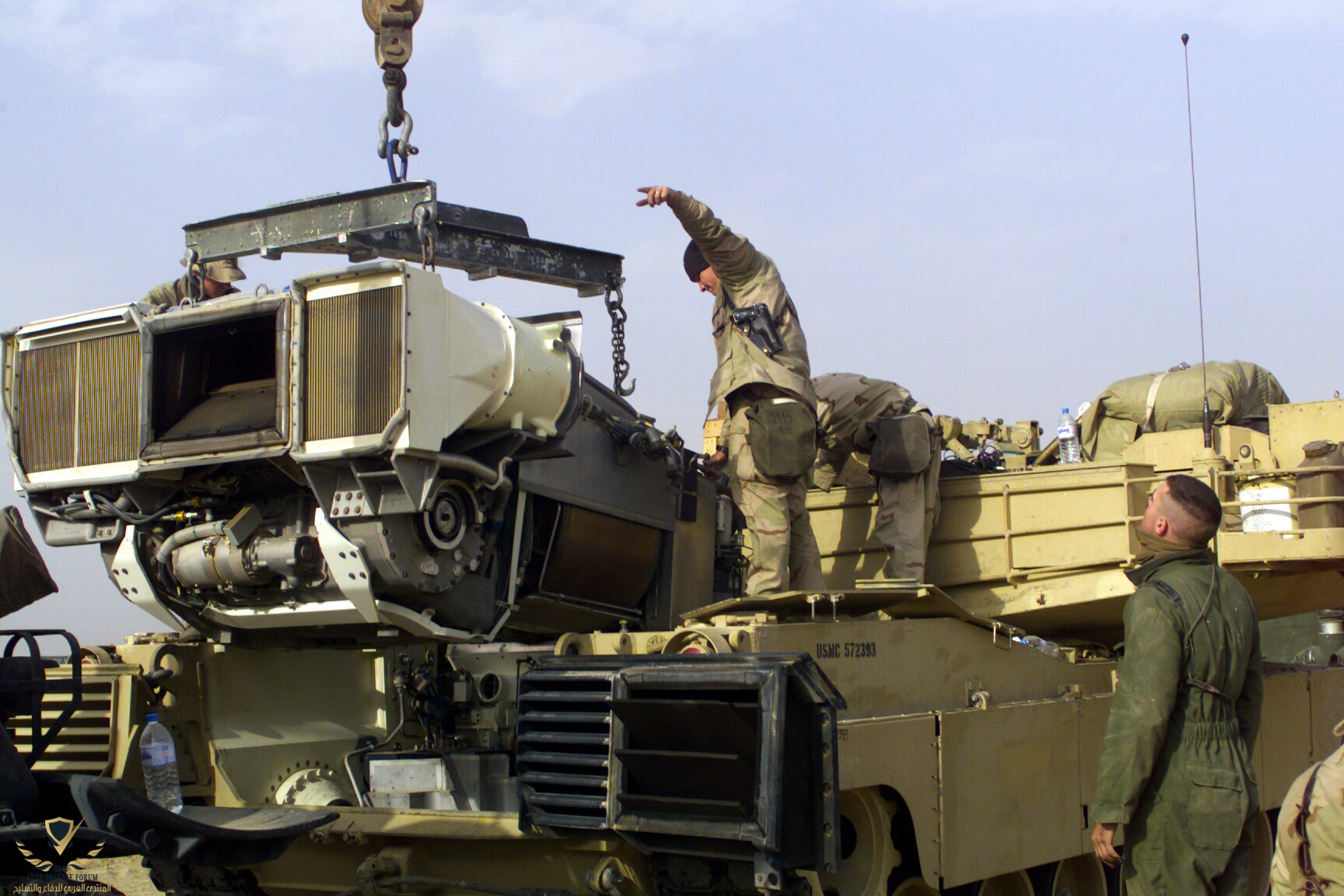 AGT1500_engine_and_M1_tank.jpg