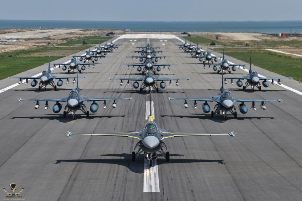 japan-air-self-defense-force-8th-squadron-conducts-f2-elephant-walk.jpg