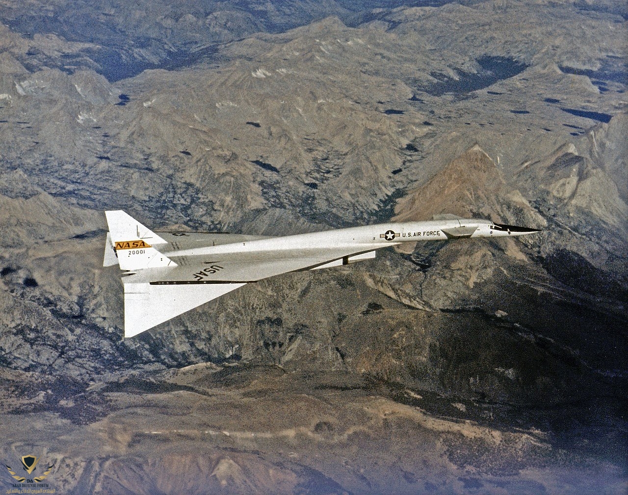 1280px-North_American_XB-70_in_Flight_EC68-2131.jpg