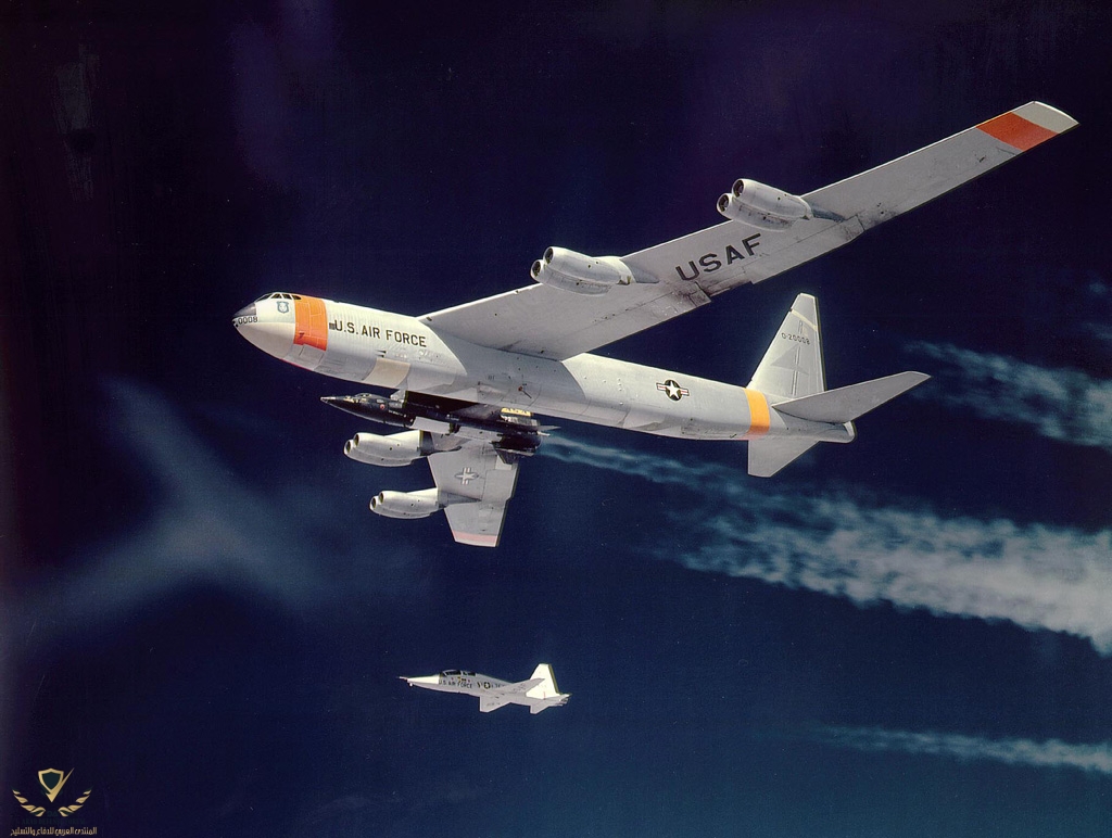 X-15_and_B-52_Mother_ship.jpg