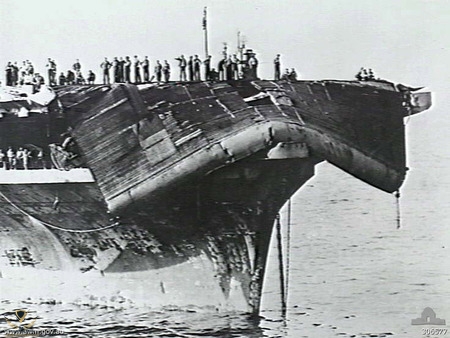 USS_Bennington_(CV-20)_with_damaged_flight_deck_1945.jpg