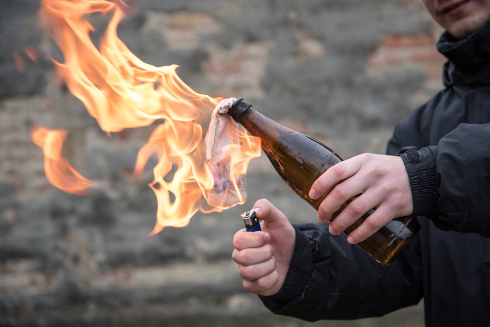 20180913-molotov-cocktail-adobestock_188331489.jpg;w=960.jpg