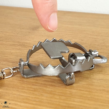 miniature-bear-trap-keyring.jpg