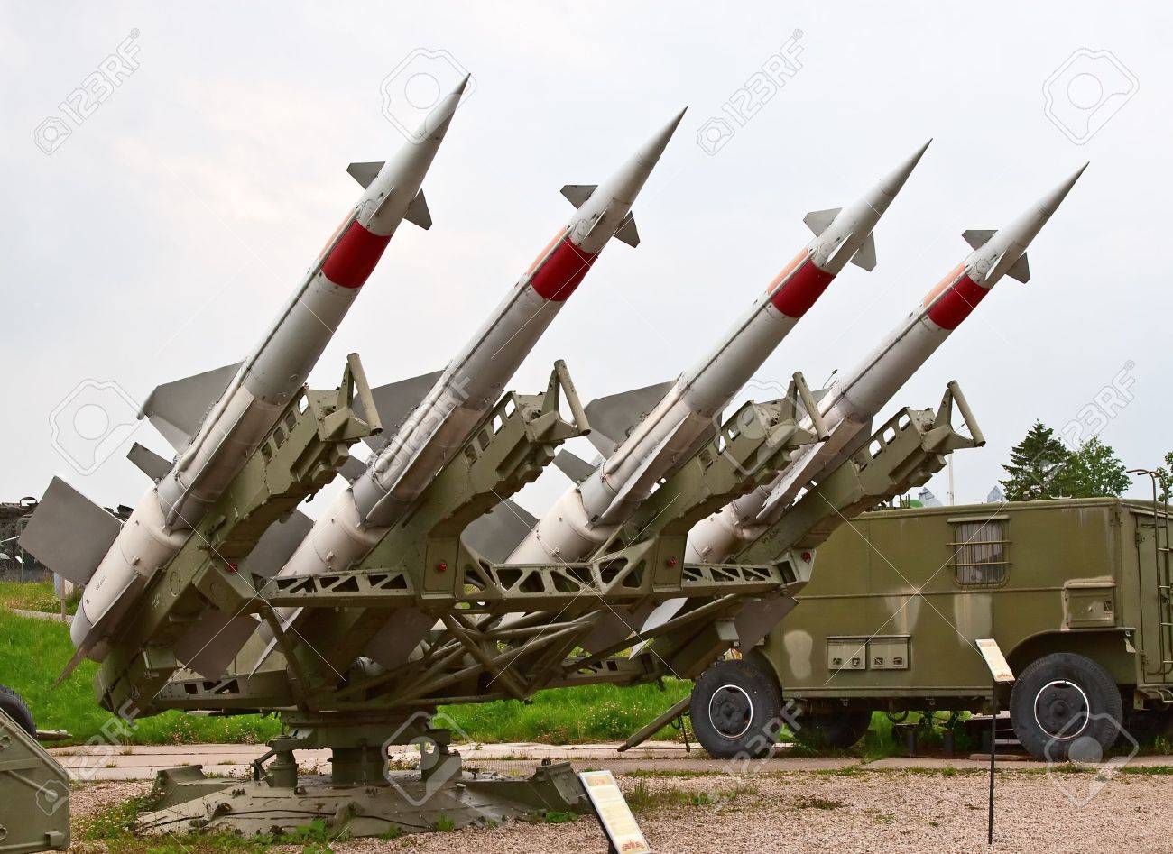 6654482-four-russian-anti-aircraft-missiles.jpg