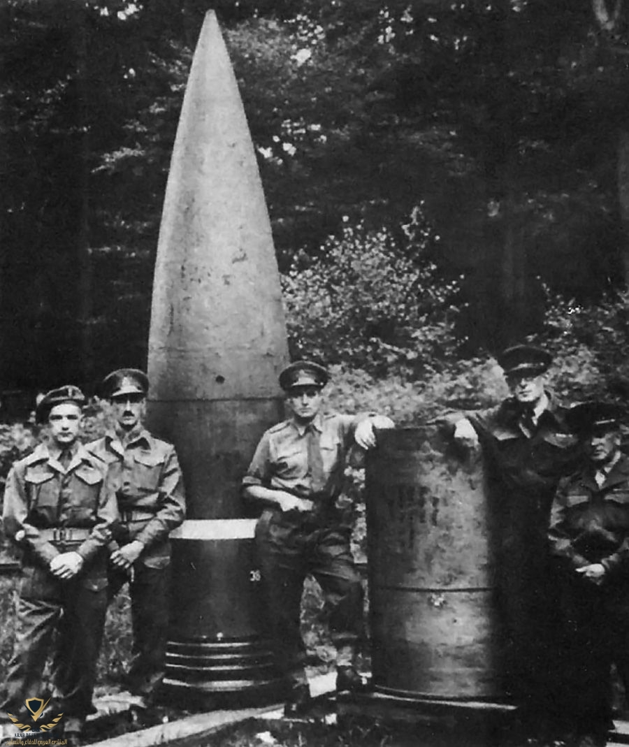 Krupp 80 cm Kanone Schwerer Gustav (Dora) Railway Gun.jpeg