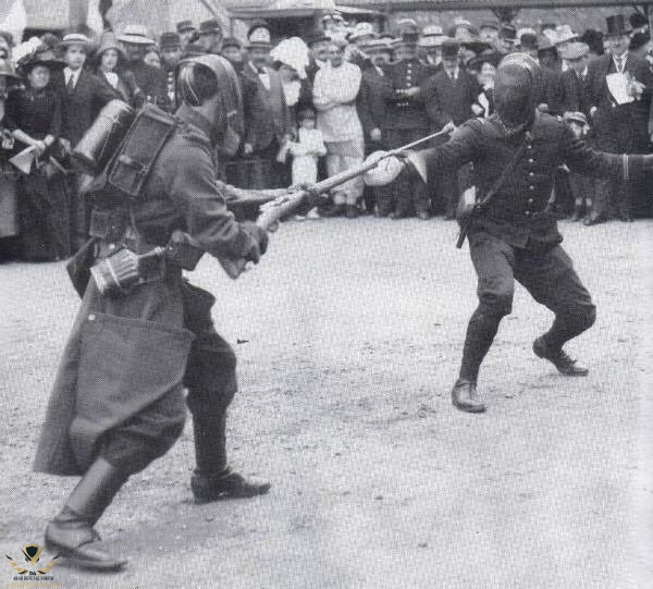 bringing-a-rifle-to-a-sword-fight.-a-french-soldier-uses-his-berthier-rifle-in-a-fencing-fuel-...jpg