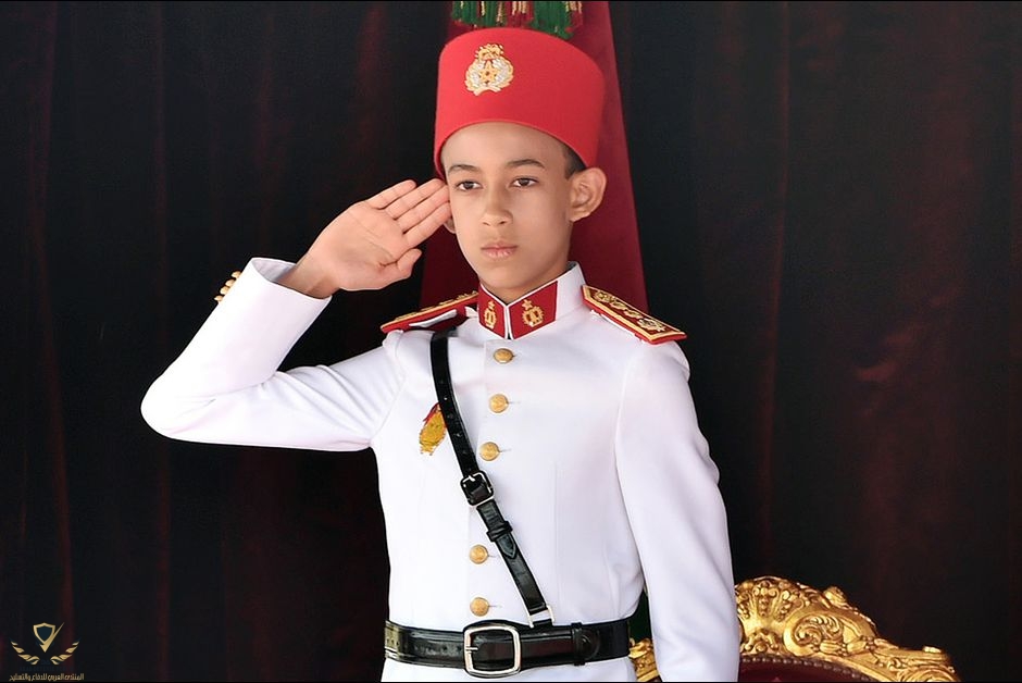 Fete-du-trone-du-roi-du-Maroc-Mohammed-VI-le-petit-prince-Moulay-El-Hassan-parfait-dans-son-role.jpg